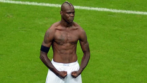Balotelli sorprende con excentricidad: Mandará a hacer estatua de si mismo