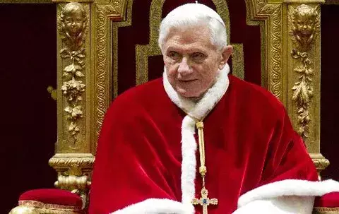 Benedicto XVI dice que la crisis que atraviesa Europa es de ética y de fe