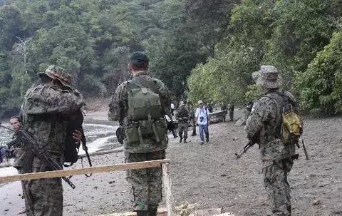 Policía fronteriza panameña detiene a colombiano supuesto miembro guerrilla 