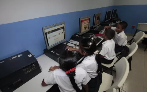 La CE impulsa pactos con empresas para que internet sea más seguro para niños