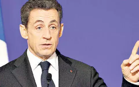 Sarkozy  acorta distancias con el favorito Hollande 