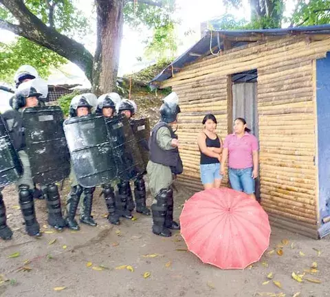 Desalojan a  familias invasoras de  los  terrenos del IPT en Chiriquí 