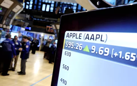 Wall Street celebra sin gran sobresalto primer dividendo de Apple en 17 años
