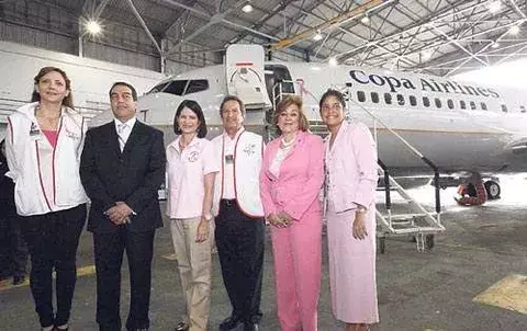Copa celebra  ceremonia  oficial en apoyo    a  la campaña  de la cinta  rosada<br>   