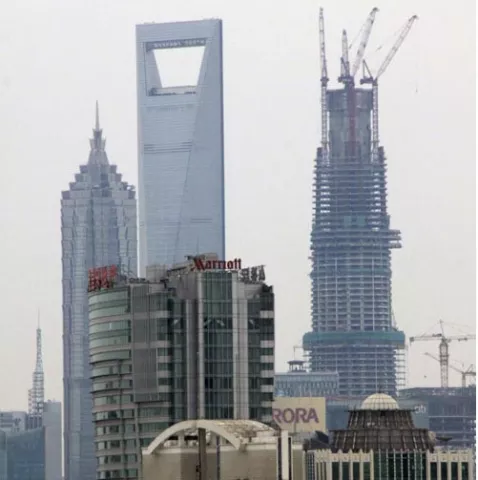 El futuro rascacielos más alto de China compite ya en altura con sus vecinos