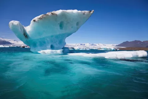 Podrían llevar icebergs al desierto
