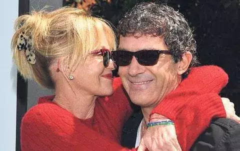 En nueva serie junto a Banderas 