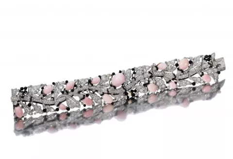 Un brazalete de la reina Victoria Eugenia dejará la realeza