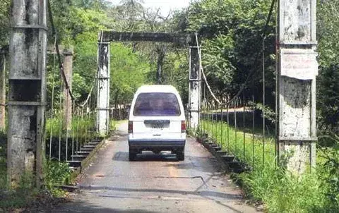 Residentes de la comunidad de Bijagual temen el colapso del puente colgante 