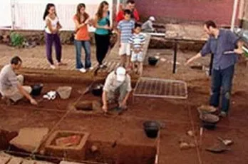 Hallan un posible cementerio guaraní en excavación