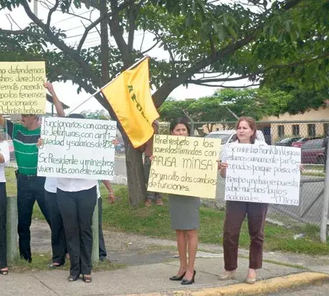 Funcionarios de Salud exigen ajuste salarial 