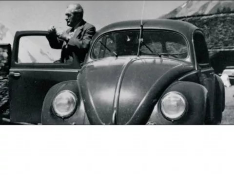 Alcalde de pueblo natal de Ferdinand Porsche se distancia de pasado Nazi