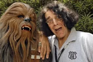 Chewbacca fue detenido en un aeropuerto con su sable láser