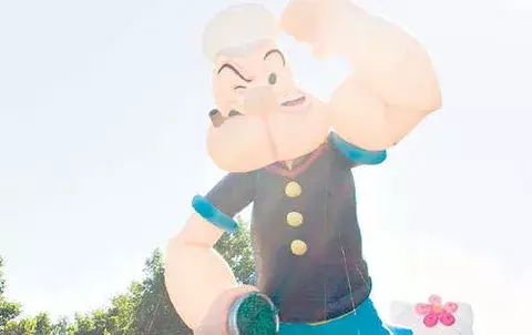 Hoy es el  desfile de los globos gigantes  