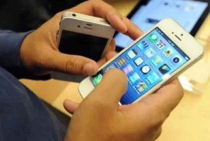 Joven fallece tras electrocutarse al responder llamada de su iPhone