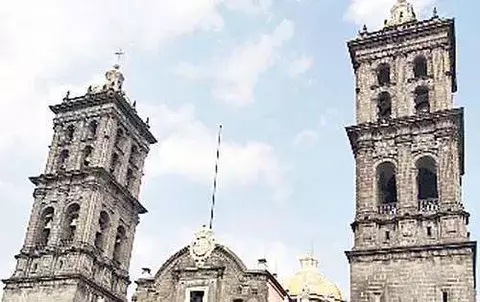 Busca rescatar la catedral de Puebla 
