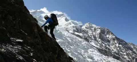 Coronan por vez primera pico de 4.446 metros de altura