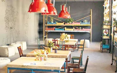 Diseño industrial, concepto  de fábrica “hecho a la medida”  