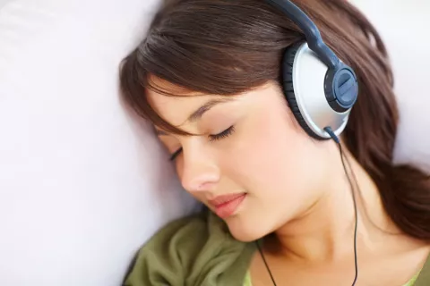Diseñan auriculares que aíslan del mundo moderno