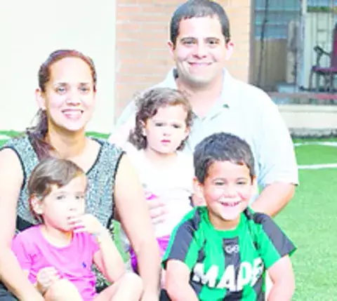 Le gusta compartir con su familia 