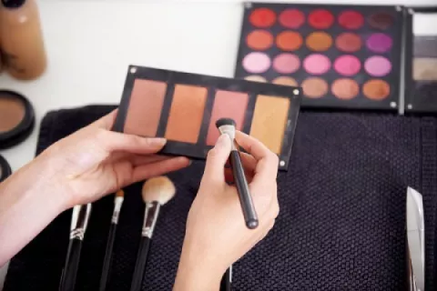 La revista Mujer contesta: ¿Qué tiene el maquillaje?