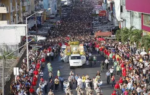 Se inicia multitudinaria procesión de Don Bosco