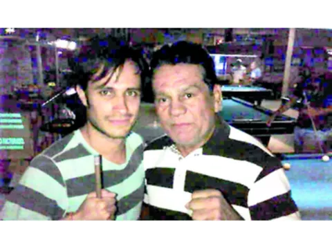 Gael García jugó billar y se paseó por El Chorrillo   