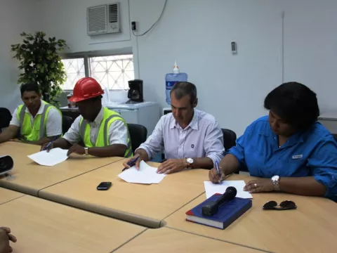 Experimentan con una familia de ovejas para fertilizar terreno