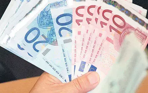 S&P pone bajo revisión calificación del Fondo Europeo 