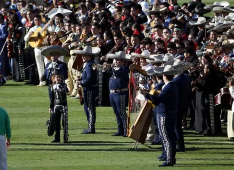 Se establece nueva marca mundial de serenata de mariachis en el el Rose Bowl