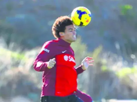Cristiano y Pepe vuelven al campo de juego para entrenar  