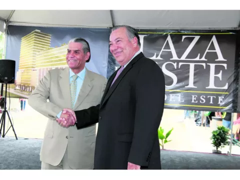 Primera palada del proyecto Plaza del Este