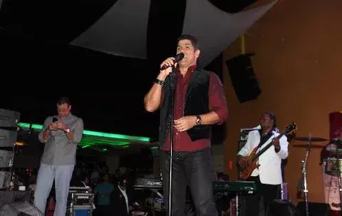 Eddy Herrera regaló merengue y sazón