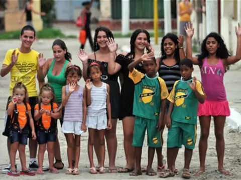 Doce parejas de mellizos viven en una misma calle