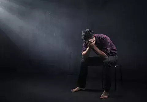 Vivir rodeado de personas felices puede inducir al suicidio