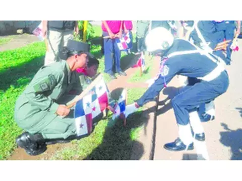 Siembra de banderas en el corregimiento de La Arena 