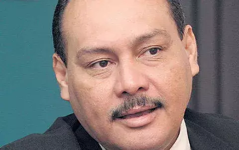 Aplican medida cautelar a exministro de Educación 