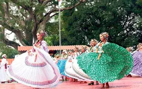 Luces y empolleradas dan comienzo a  fiestas patrias 
