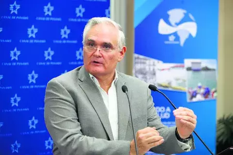 Administrador del Canal de Panamá realizó una inspección a las obras de ampliación de la vía acuática 