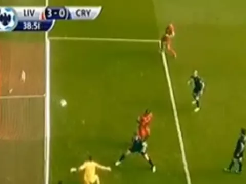 Moses falla un gol con la portería vacía 