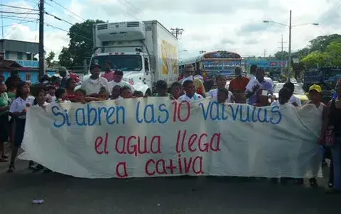 Moradores de Cativá exigen agua potable
