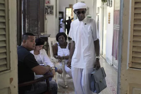 Los sacerdotes de la Santería cubana predicen un año conflictivo