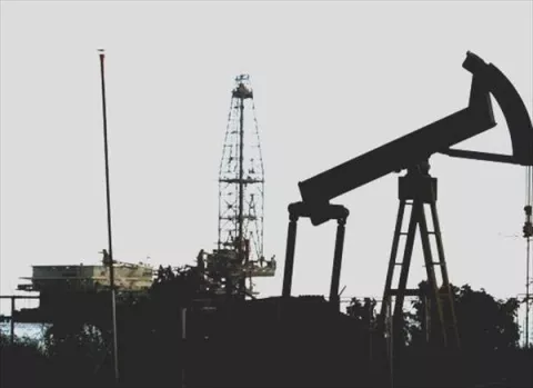 Descubren yacimiento de petróleo que podría contener millones de barriles