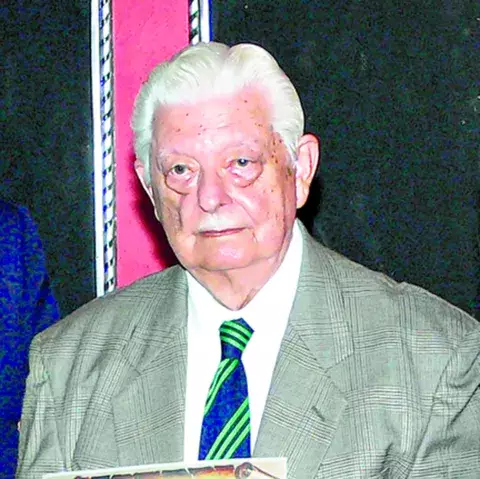 Esta mañana despiden a Íbero Fernández D. 