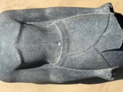 Hallan una estatua de un faraón del Imperio Nuevo en Luxor