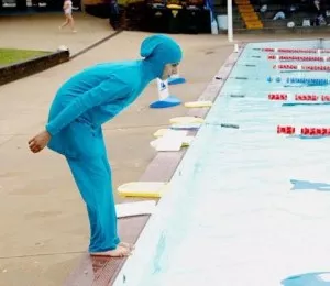 Niña musulmana pierde demanda para quedar eximida de natación