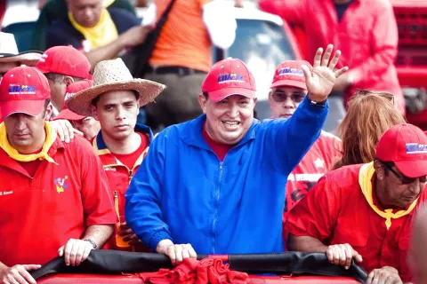 Chávez no debate con Capriles por no "tener nivel" 
