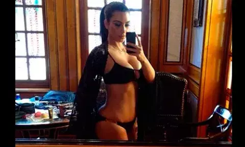 Alborota las redes sociales con sensual 'selfie'