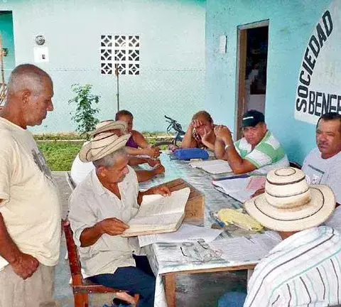 Sociedad ayuda a cubrir gastos por defunción de las familias santaneras 