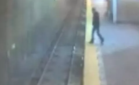 Sonámbula se lanza a las vías del metro